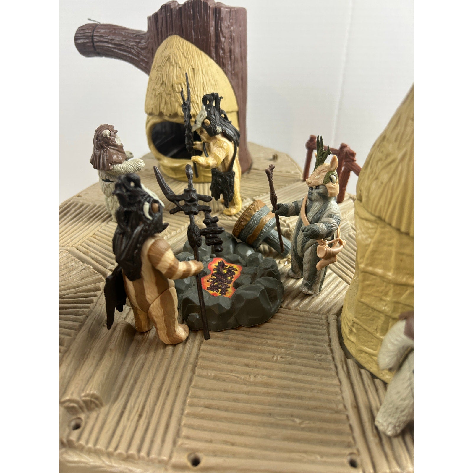 Star Wars Kenner Ewok Village Playset w/ 7 Ewok Figures & Accessories 1983