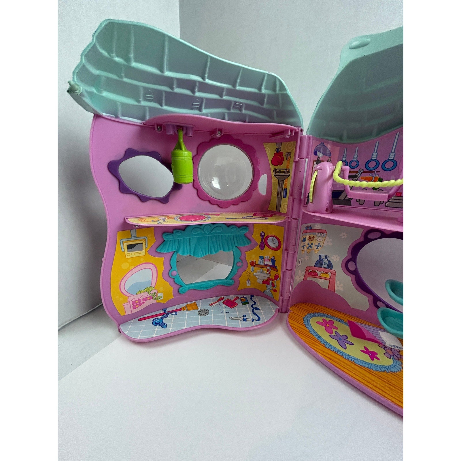Littlest Pet Shop Round Pink Playset House with Accessories – 2000s Hasbro Toy