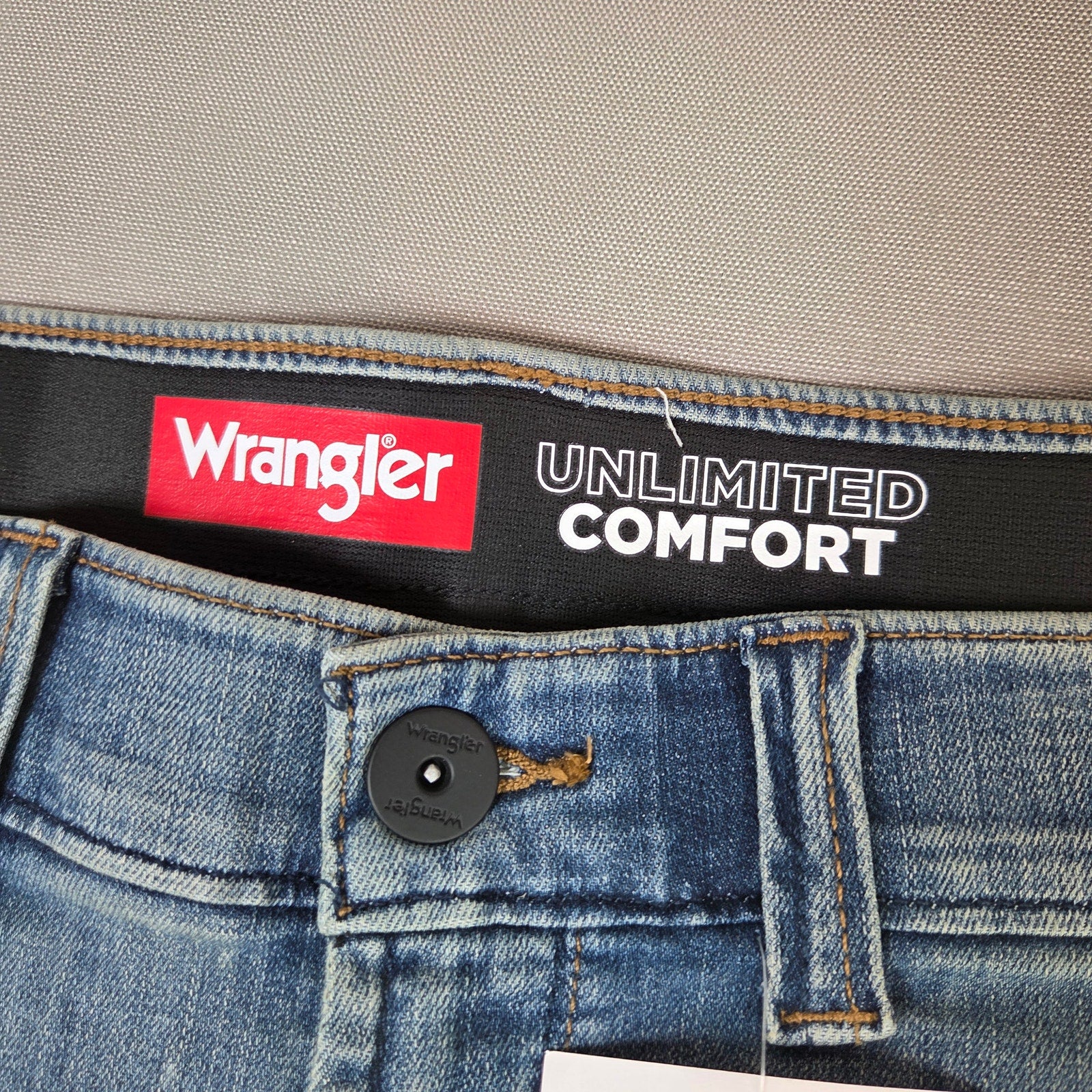 Wrangler Unlimited Comfort Taper Fit Flex Jeans Lot 2 Pair Mens 46x30 NWT