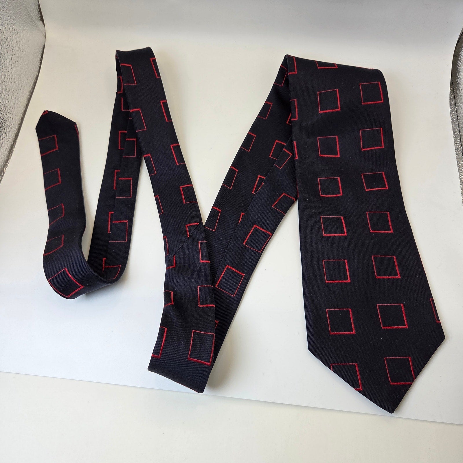 DKNY Silk Tie Navy Blue Red Square Geometric 3.75 Classic 57 Mens USA