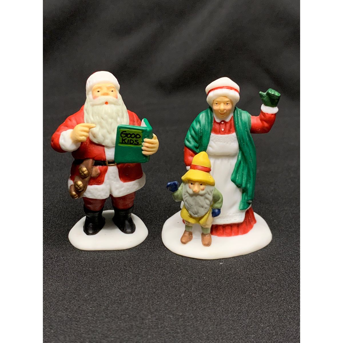 Dept 56 Santa & Mrs Claus 56090 North Pole Series Set of 2 Retired Village