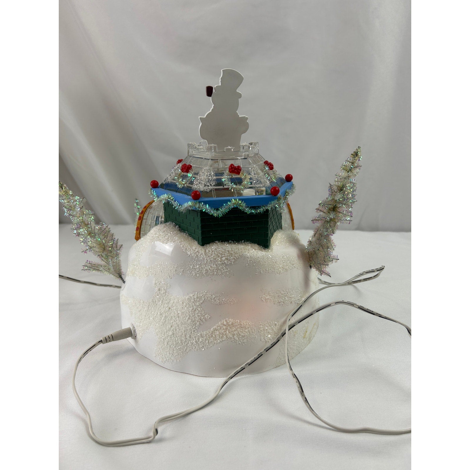 Dept 56 Frosty's Sleds N Saucers 56449 North Pole Animated Lighted 2005 Working