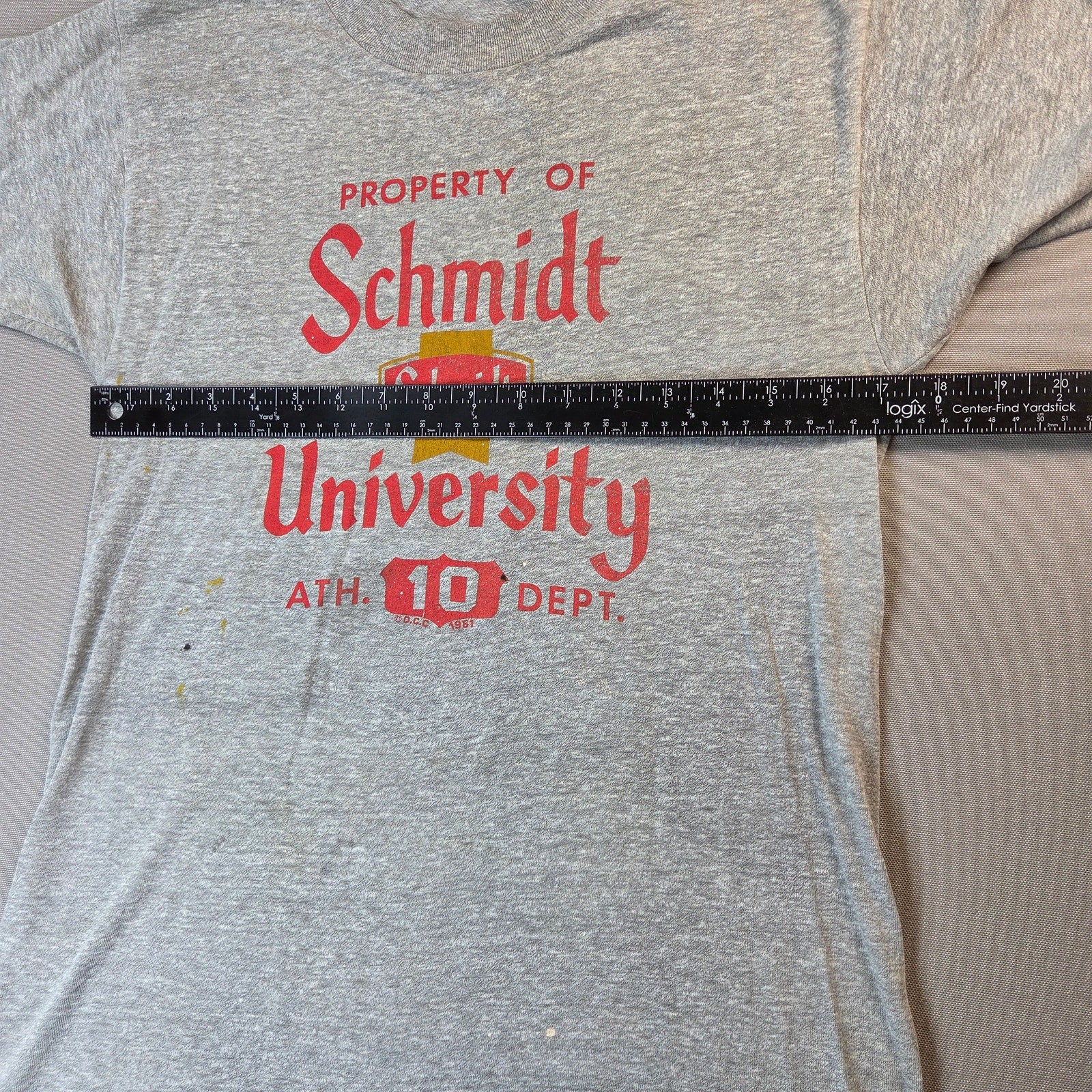 Schmidt Beer University 1981 Vintage Medallion USA T Shirt Medium Paint