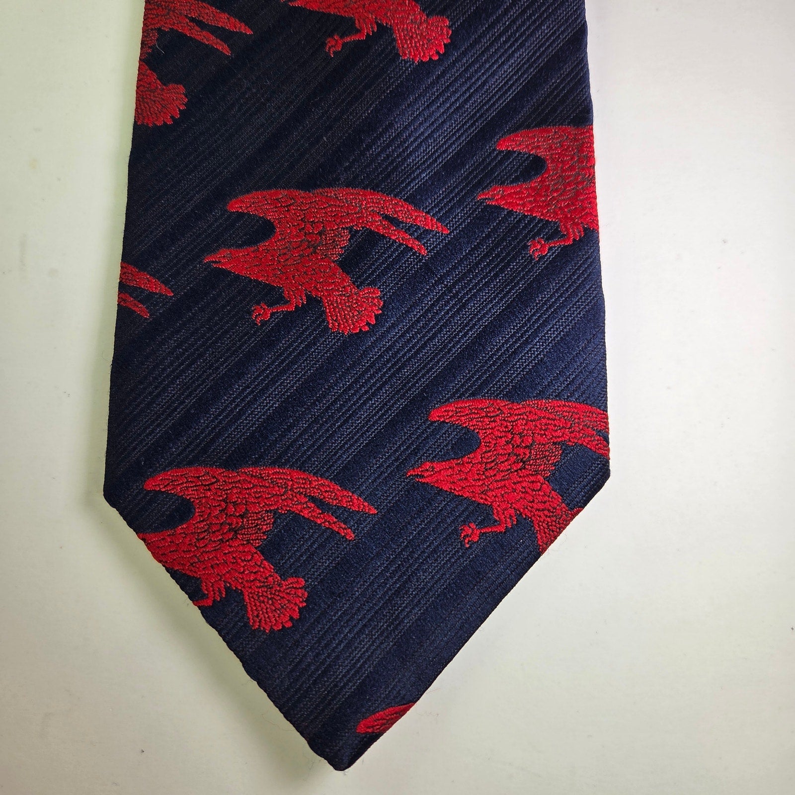 Vintage Dayton’s Northbriar Regal Eagle Necktie Red Gold Green USA 4.25x55