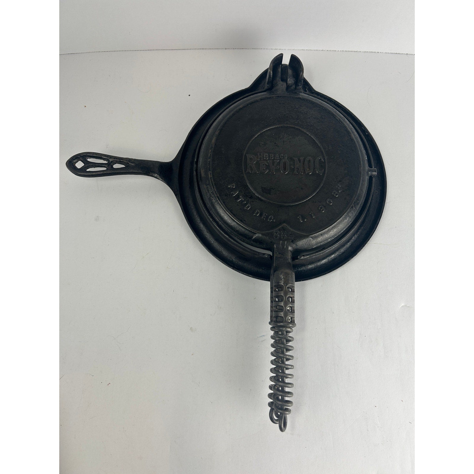 Antique Cast Iron Waffle Iron HSB Co Rey-O-Noc No 8 Griswold Patent