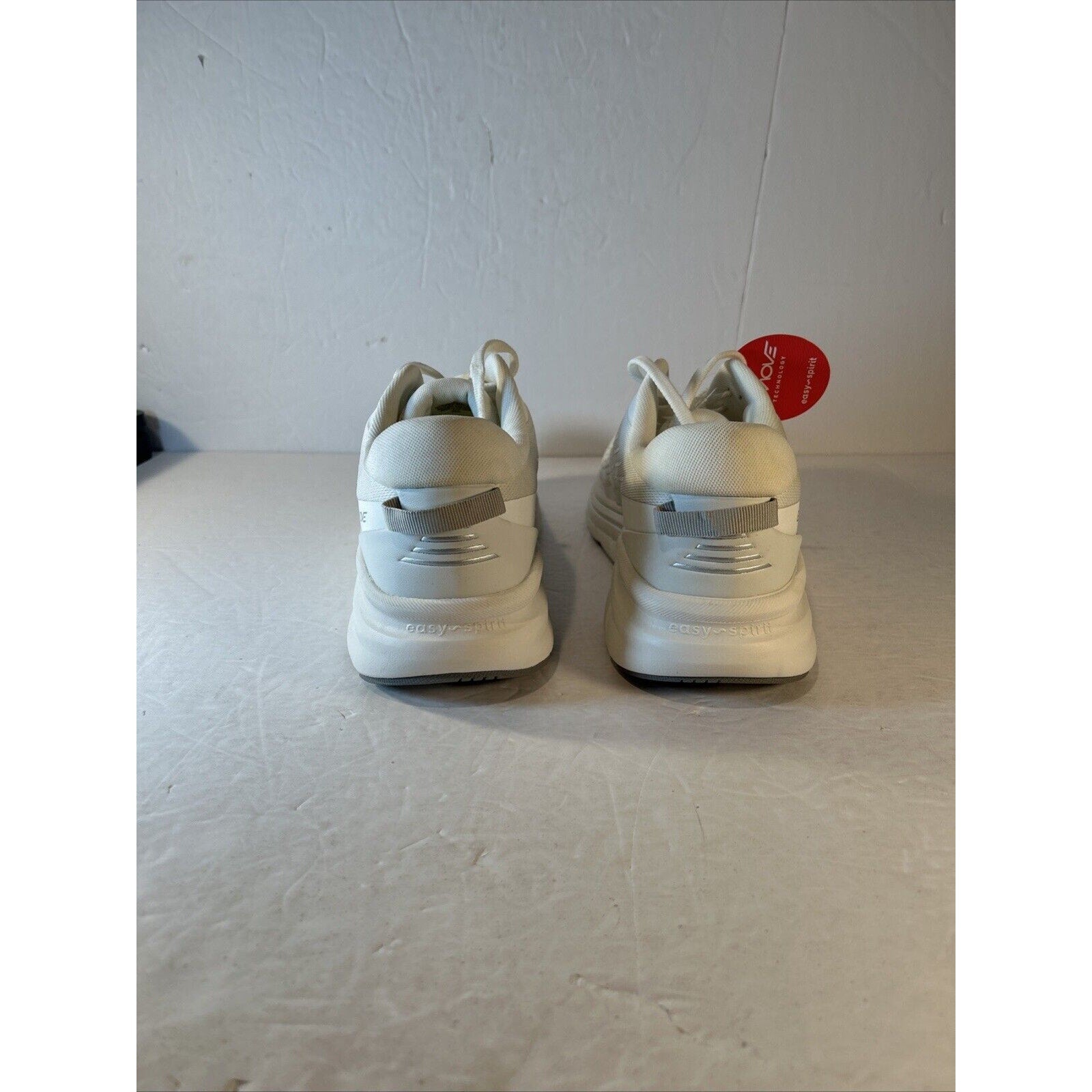 Easy Spirit Mel8 Walking Shoes Women’s Size 10 White Comfort Sneakers NEW