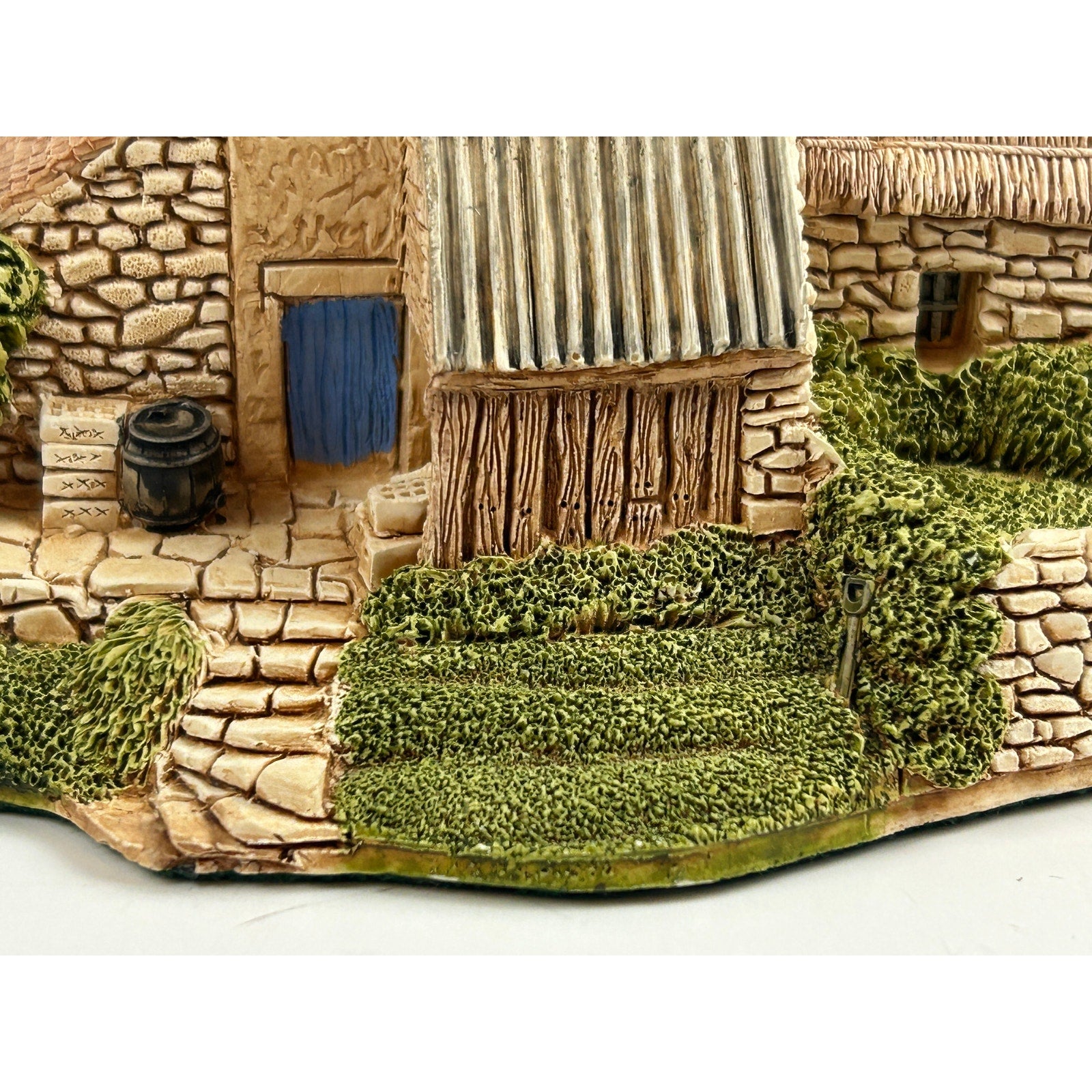 Lilliput Lane O’Lacey’s Store 1989 Irish Collection Cottage w/ Box