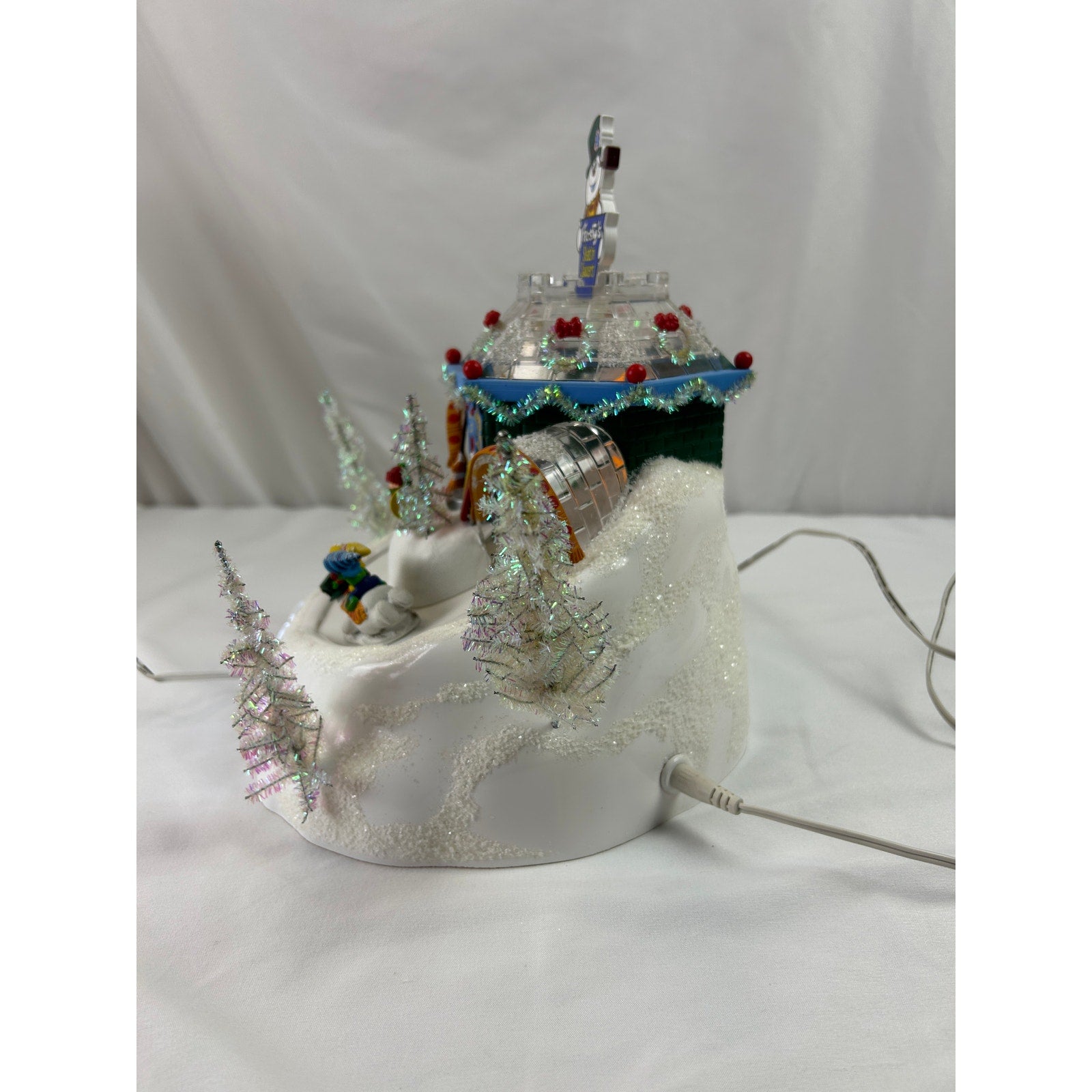 Dept 56 Frosty's Sleds N Saucers 56449 North Pole Animated Lighted 2005 Working