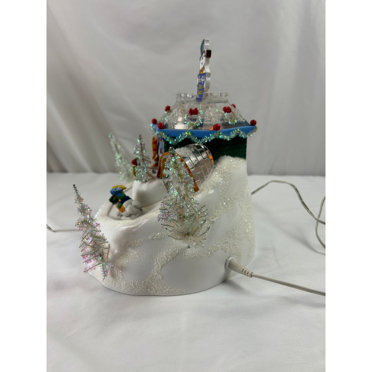 Dept 56 Frosty's Sleds N Saucers 56449 North Pole Animated Lighted 2005 Working