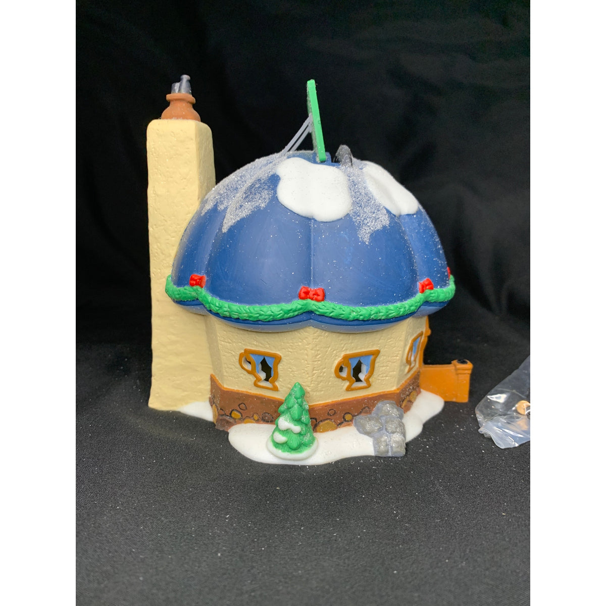Dept 56 Tillie’s Tiny Cup Cafe 56401 North Pole Elf Land Lighted Building