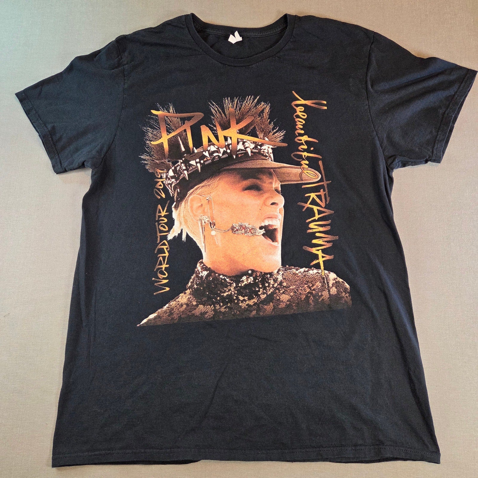 Pink Beautiful Trauma World Tour 2019 Concert Tee Shirt Band T-Shirt L