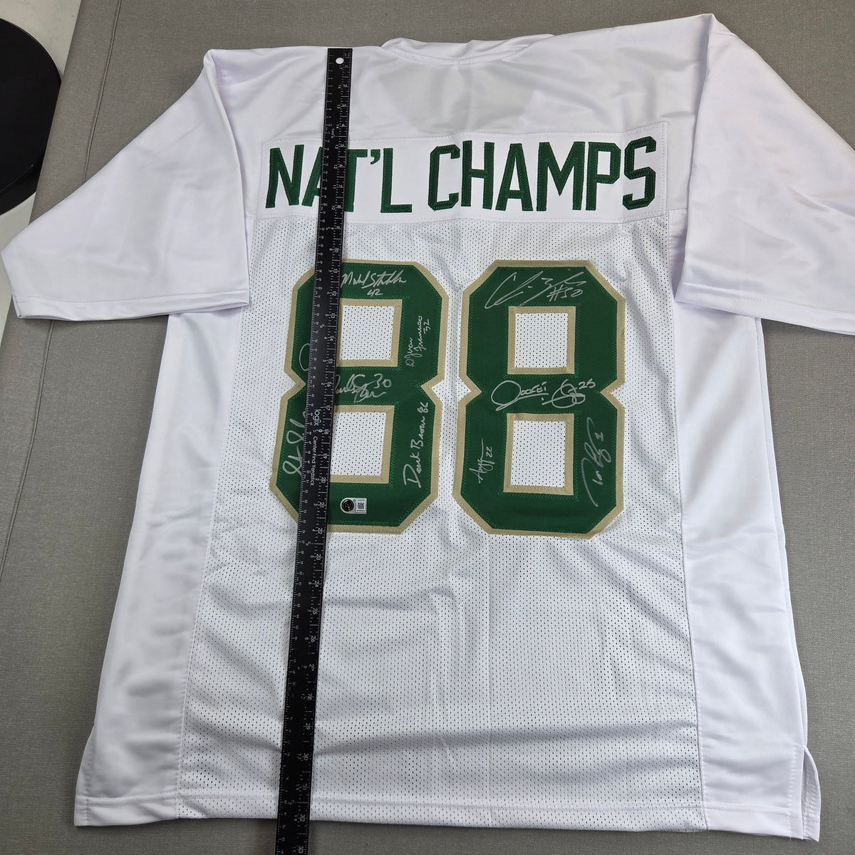 Notre Dame 1988 National Champions Team Signed Jersey 10 Autos BAS Witness