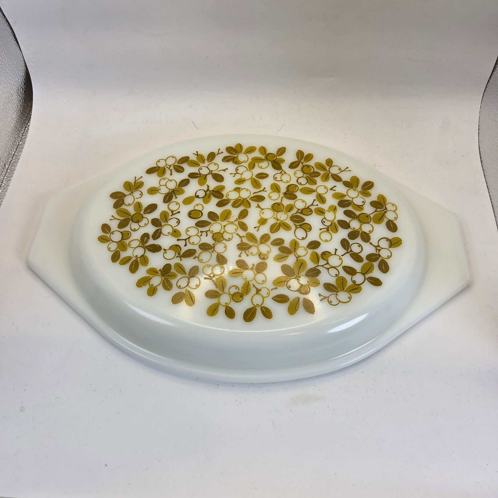 Pyrex 945-C Verde Olive Branch Replacement Lid Divided Casserole Cover USA