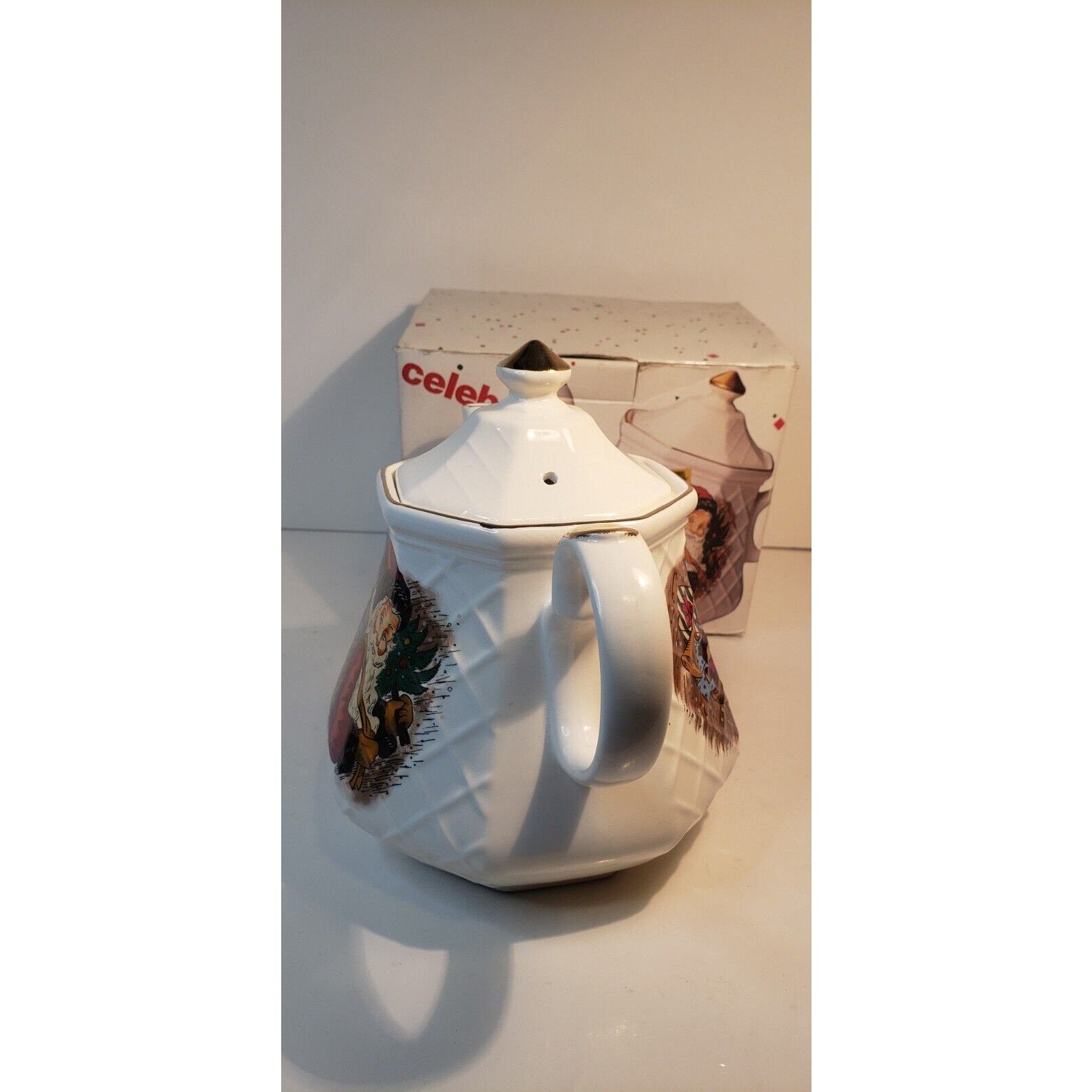 Celebrations Ltd Santa Christmas Teapot Ceramic Gold Trim with Box Made in Japan