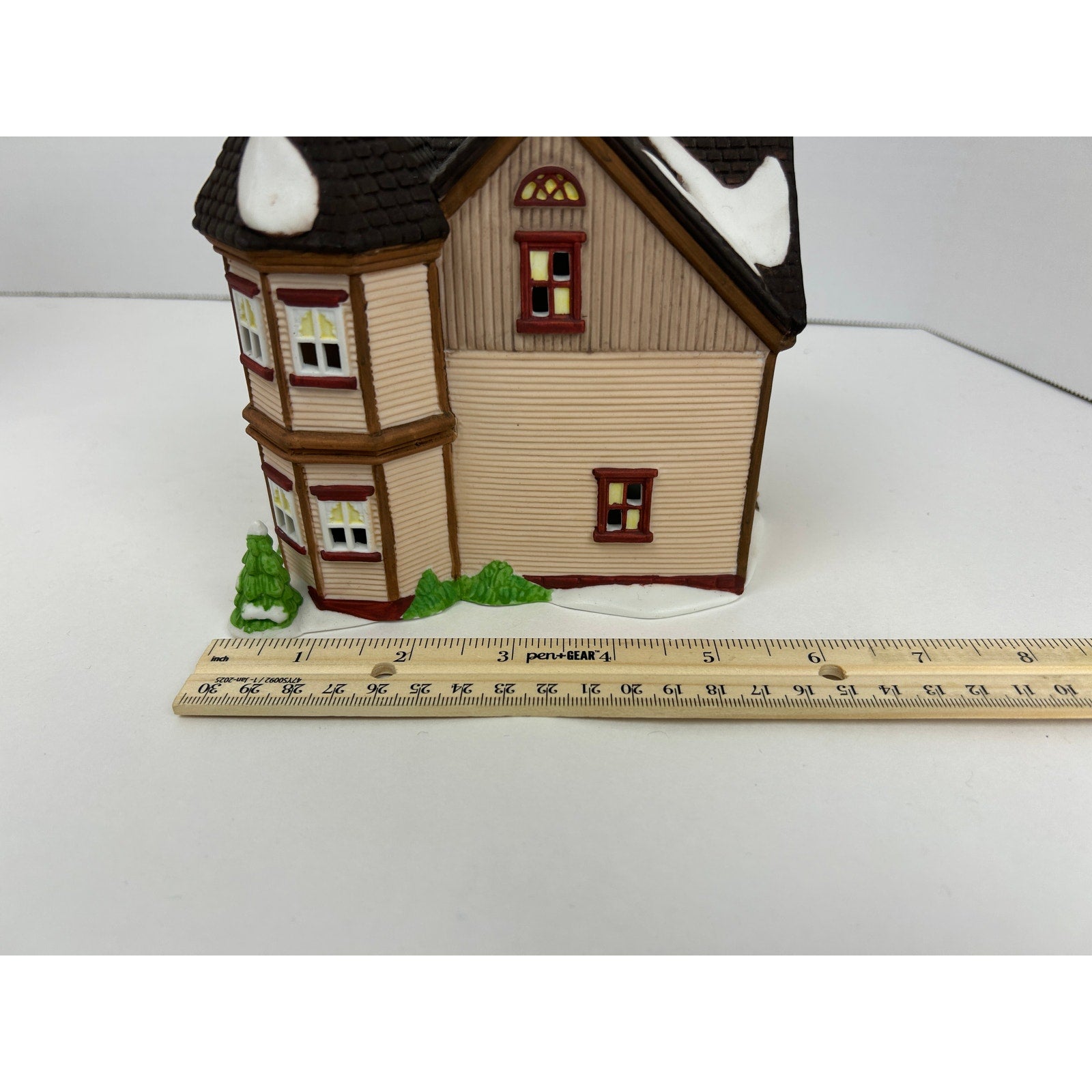 Dept 56 New England Village Thomas T. Julian House Lighted w/ Box