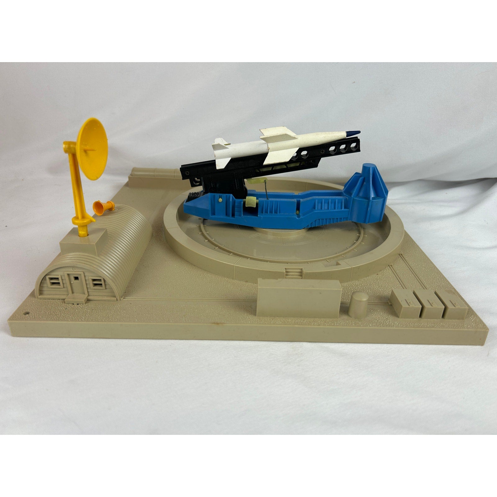 Vintage Lionel 470 Missile Launching Platform O Gauge w Box Working
