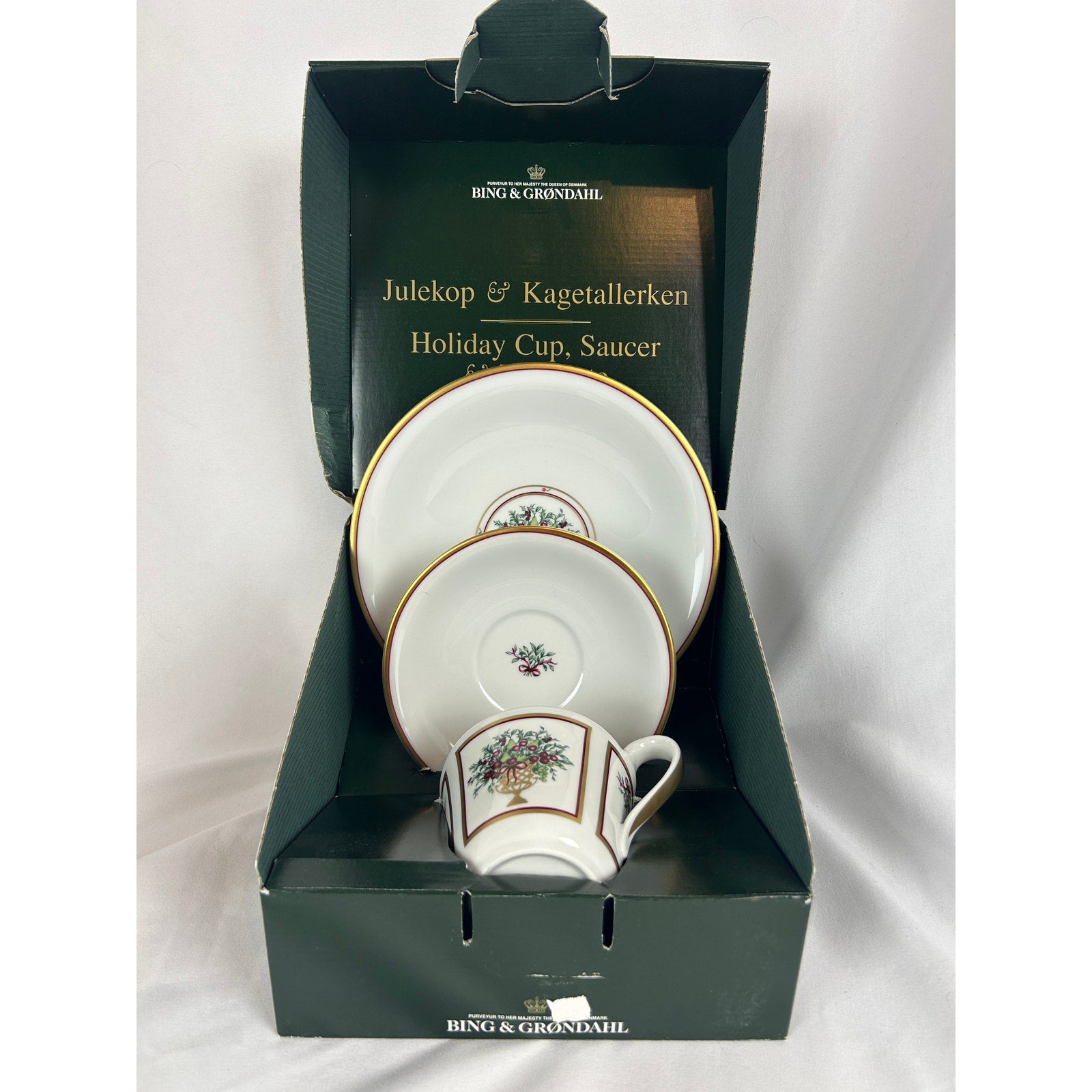 Bing Grondahl Holiday Collection 1997 Cup Saucer Tea Plate Set Denmark