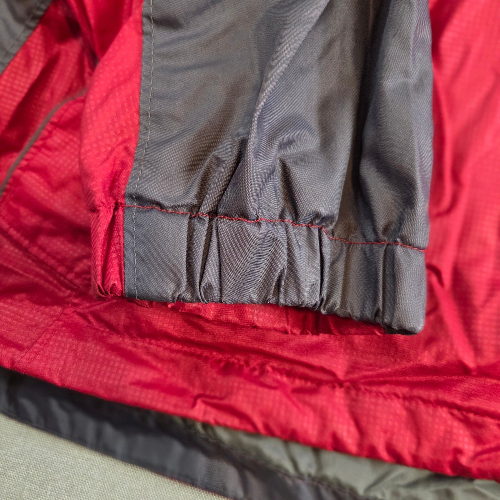 Columbia Men’s XL Red Gray Nylon Hooded Jacket Waterproof Windbreaker