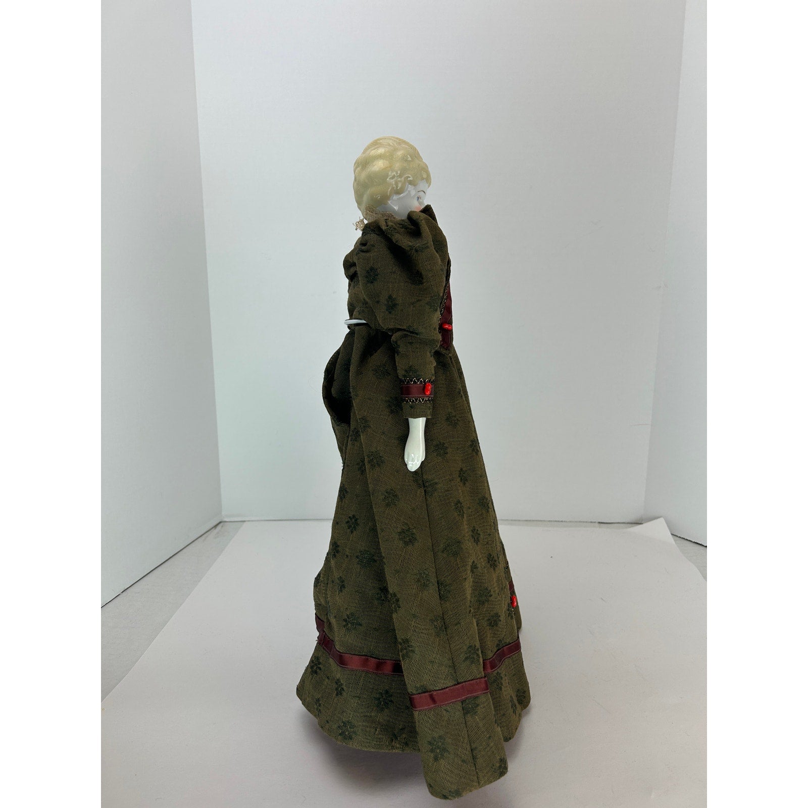 German 18 inch blonde China head doll 1890 turned head provenance attached