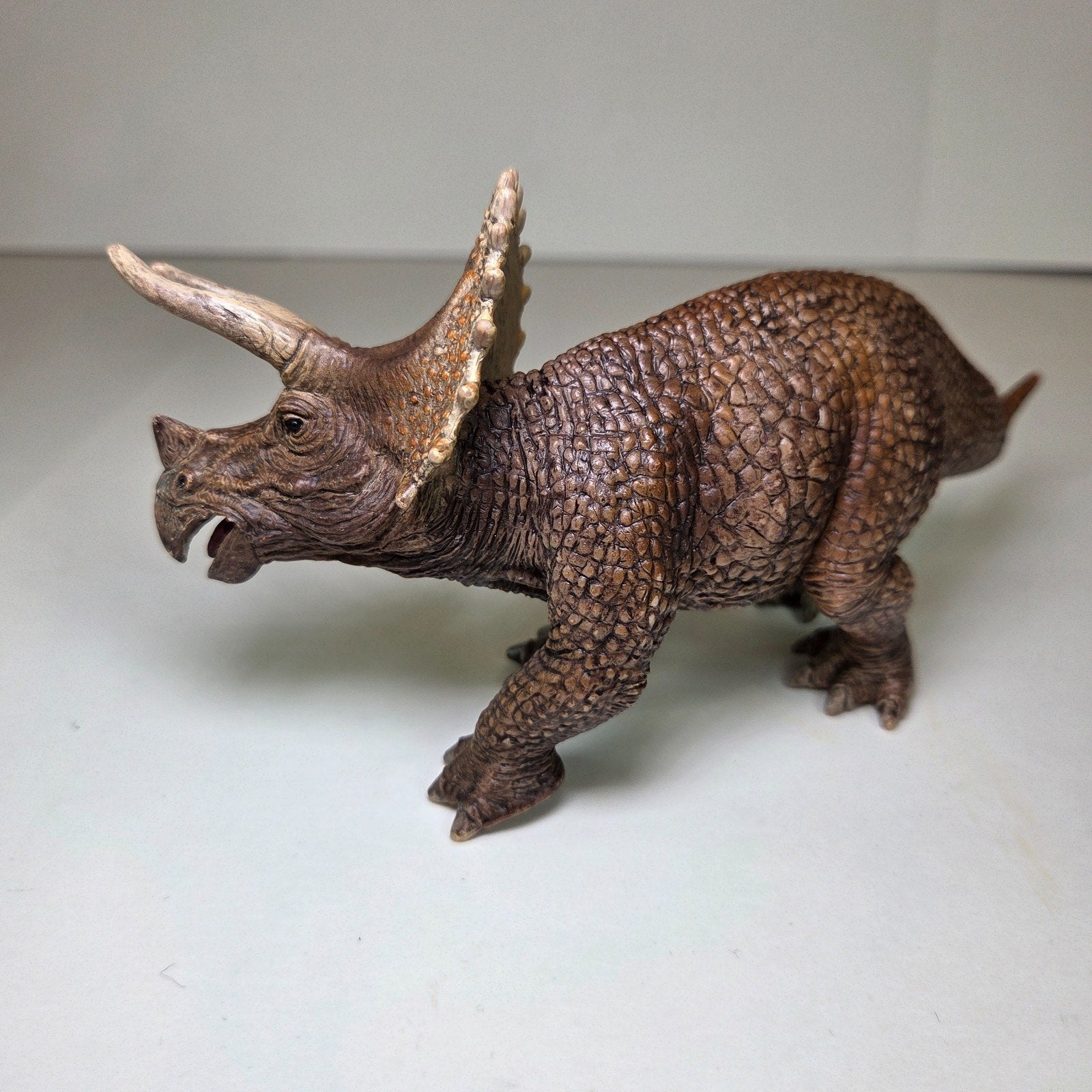 Schleich Triceratops 14522 Dinosaur Figure 2012 Retired World of History 8"