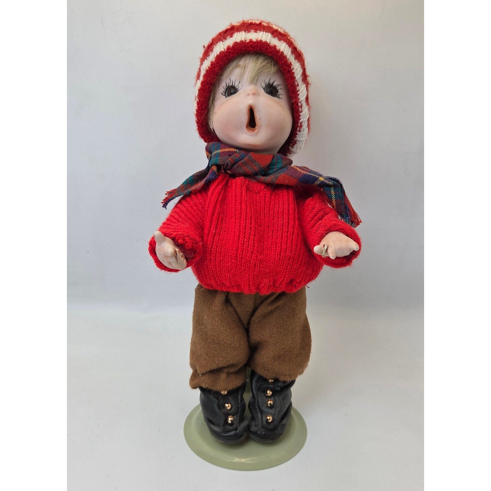 Vintage 1989 Porcelain Caroler Doll Christmas Figurine w Stand 9.5”