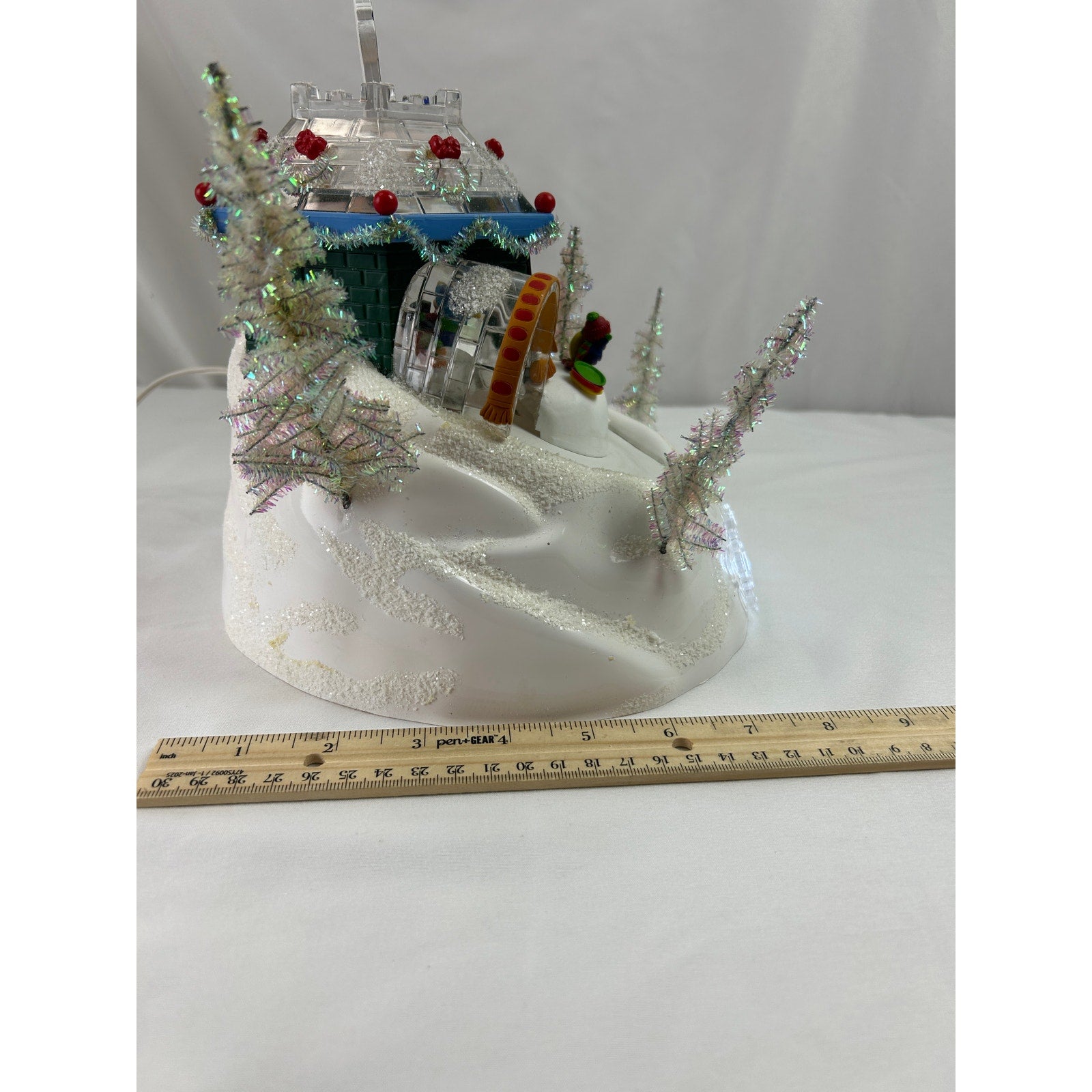 Dept 56 Frosty's Sleds N Saucers 56449 North Pole Animated Lighted 2005 Working