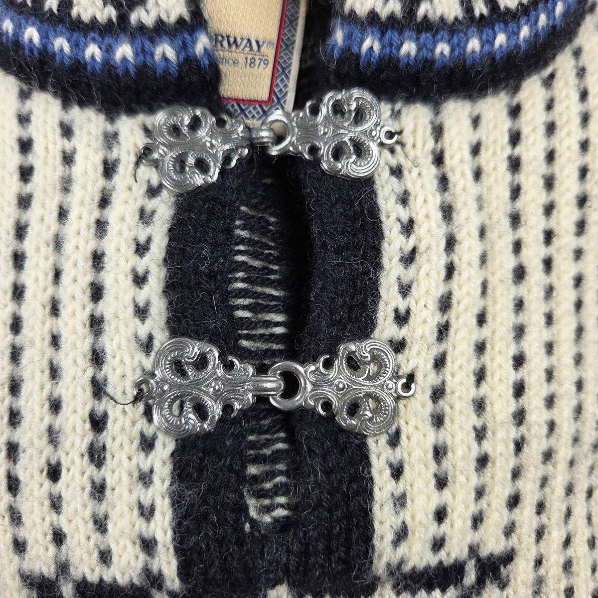Dale of Norway Classic Wool Sweater Mens M Norwegian Knit Metal Clasps