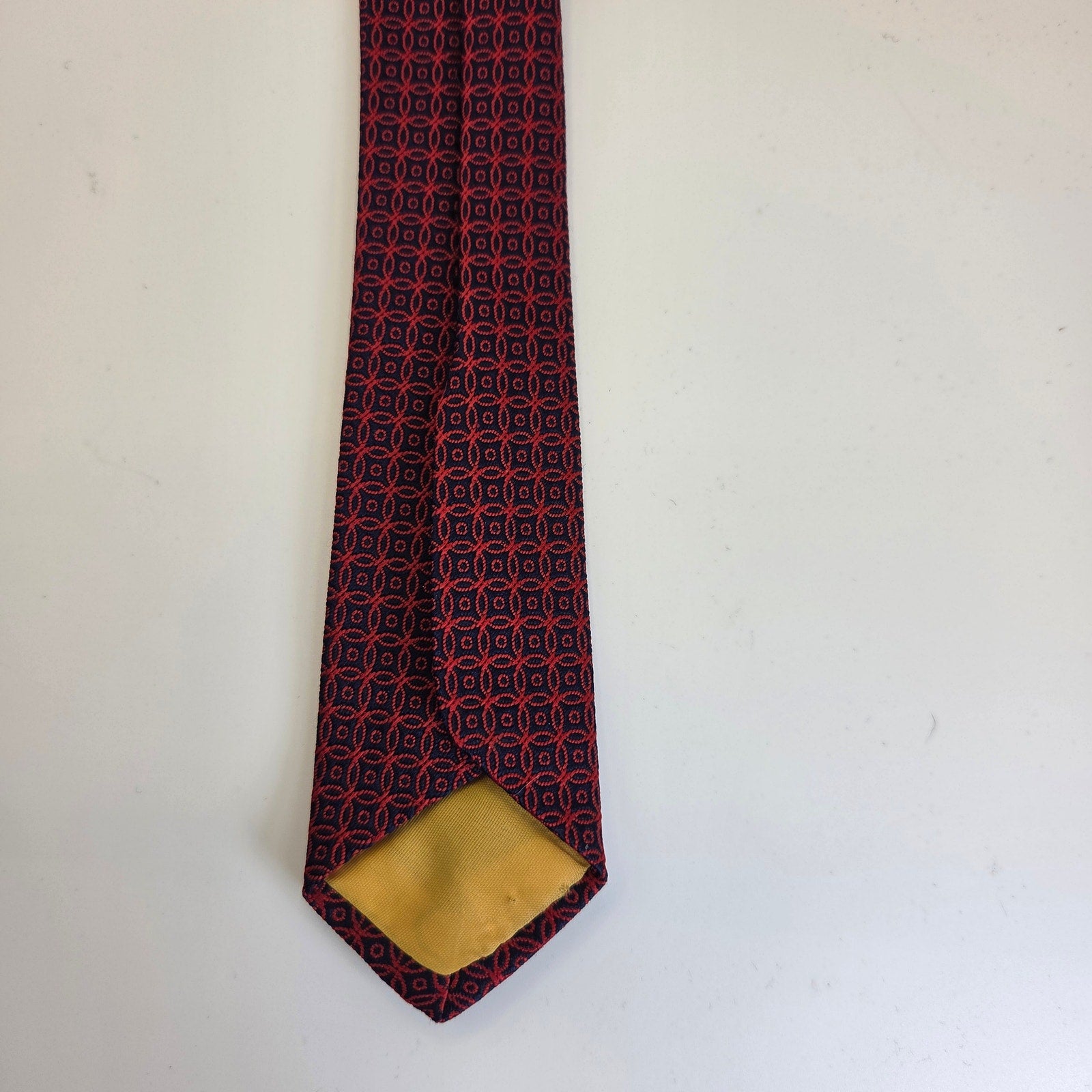 Vintage 1970s Woodward & Lothrop Mens Store Tie 4” Wide Burgundy Print