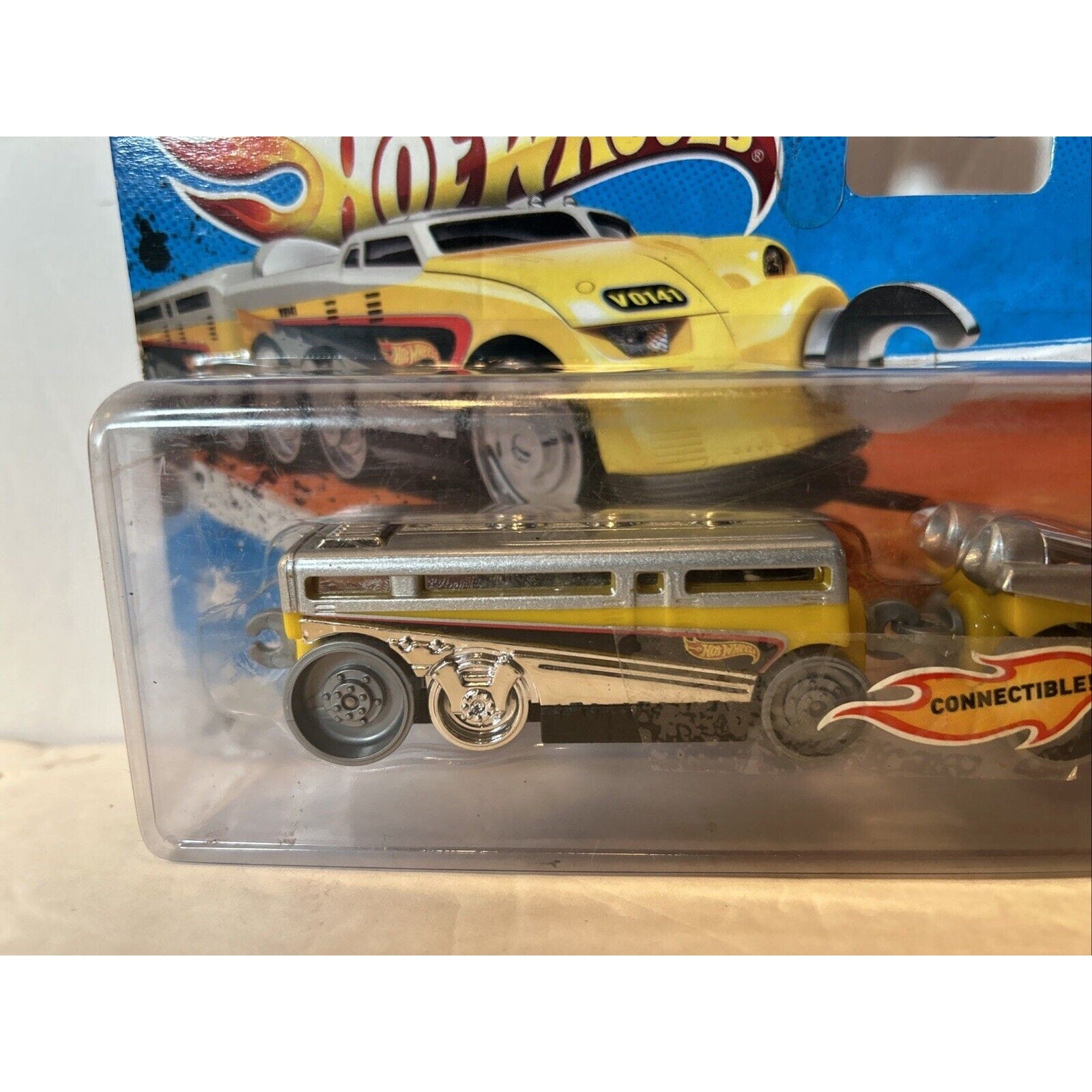 Hot Wheels Diesel Chief Connectible Bus Car Set Diecast NIB Mattel 2010