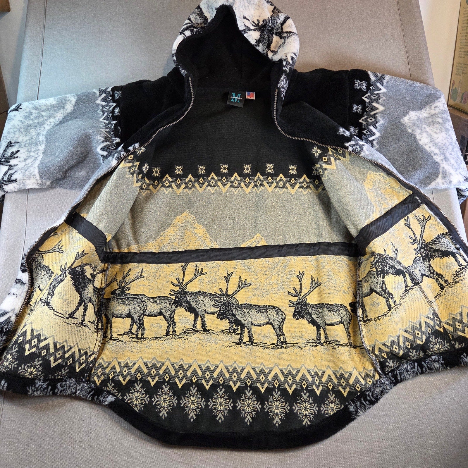 Mazmania Elk Herd Hoodie Women’s M NWT USA Made Wildlife Fleece Full Zip Jacket
