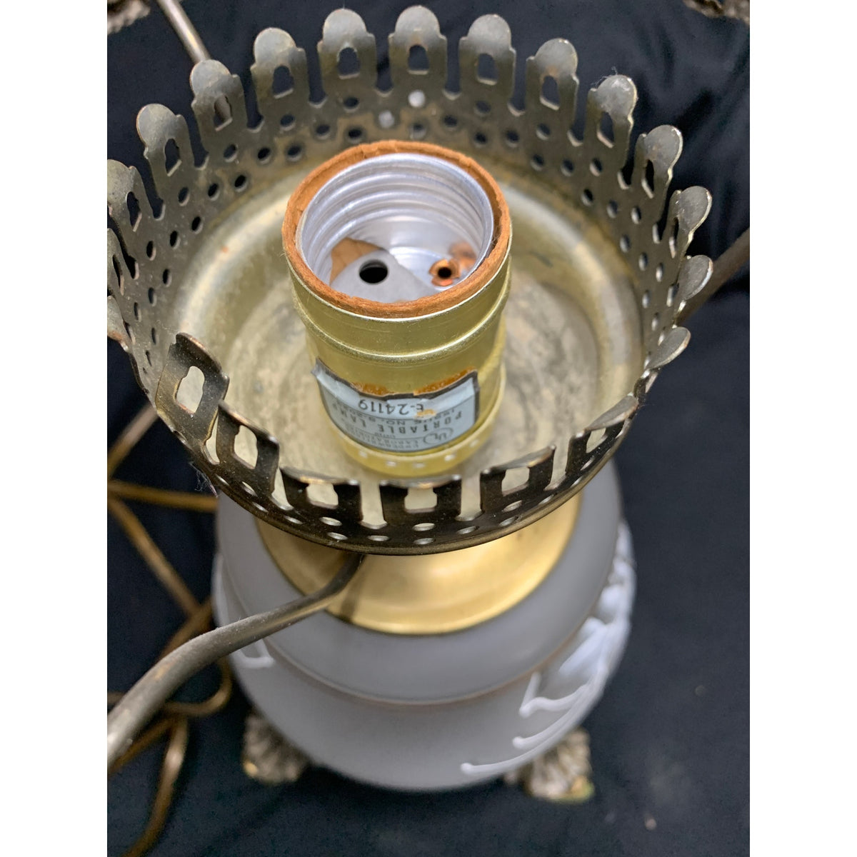Vintage 1972 E.K. 5040 GWTW 3-Way Frosted Rose Glass Hurricane Parlor Lamp
