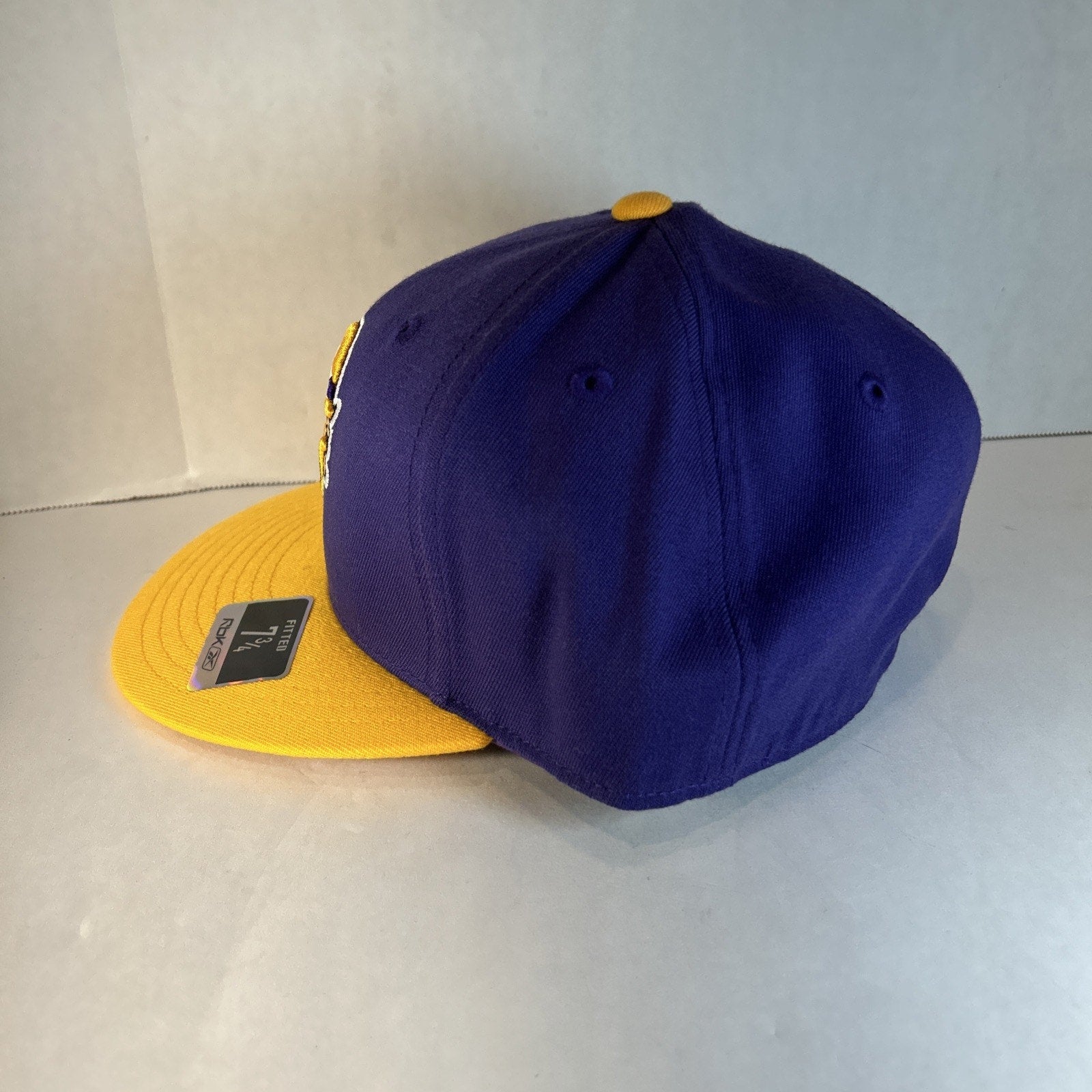 Minnesota Vikings Reebok NFL Fitted Cap Purple Gold Size 7 3/4 Hat Retro Style