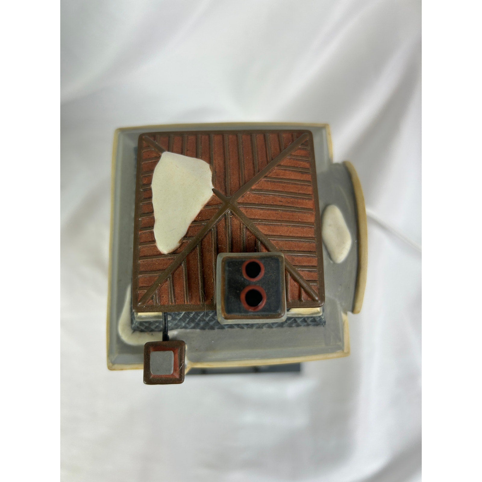 Department 56 Red Lion Pub Dickens Village 2004 Special Edition
