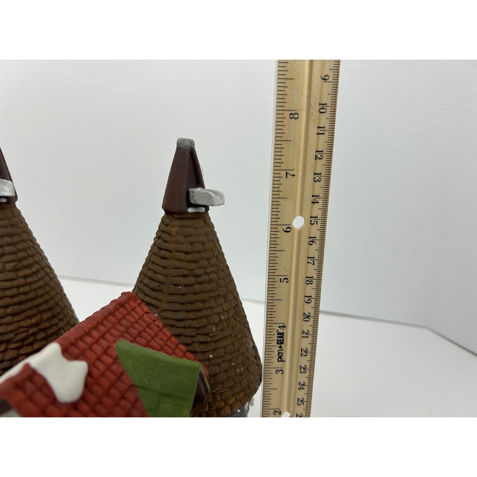 Department 56 Dickens Village Bishops Oast House Lighted Building with Box
