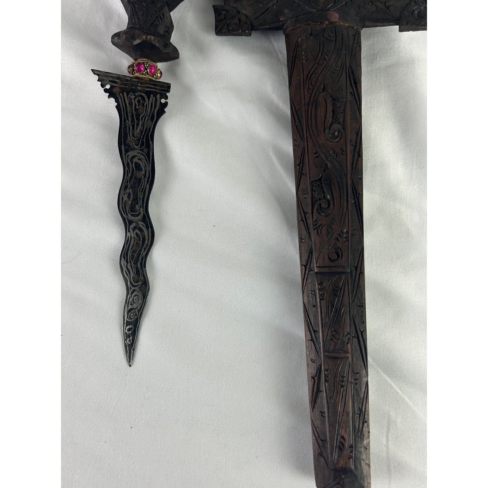 Lot 3 Indonesian Style Kris Keris Daggers Wood Sheaths Display Set