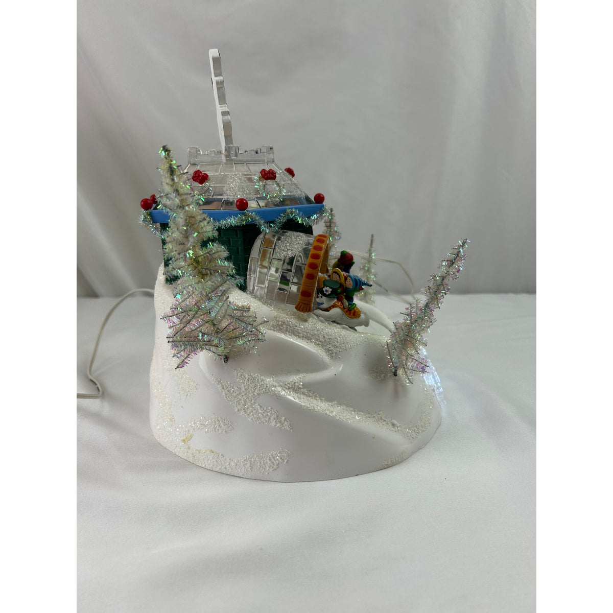 Dept 56 Frosty's Sleds N Saucers 56449 North Pole Animated Lighted 2005 Working