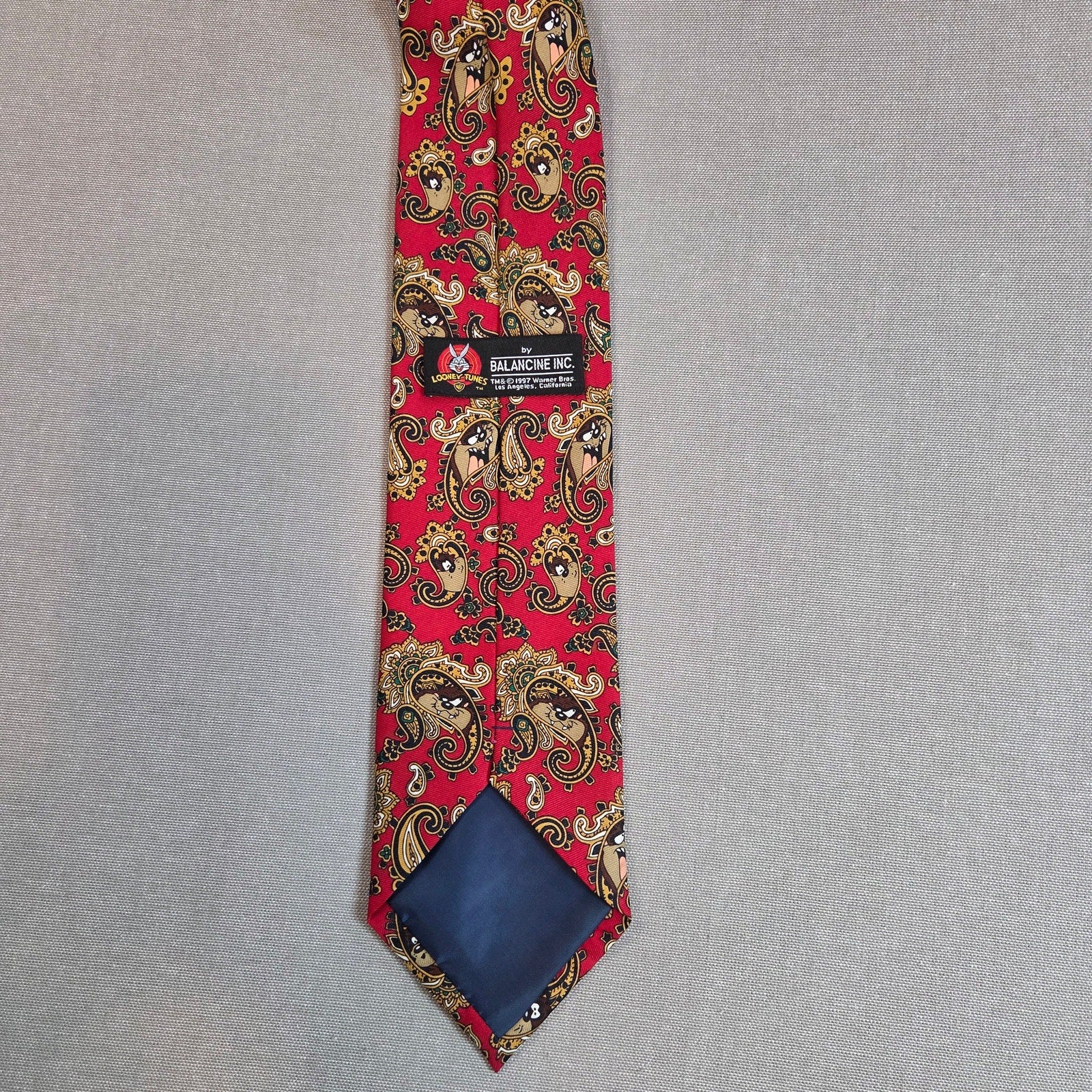 Vintage 1997 Taz Devil Looney Tunes Paisley Tie Red Gold WB Novelty 57x3.75