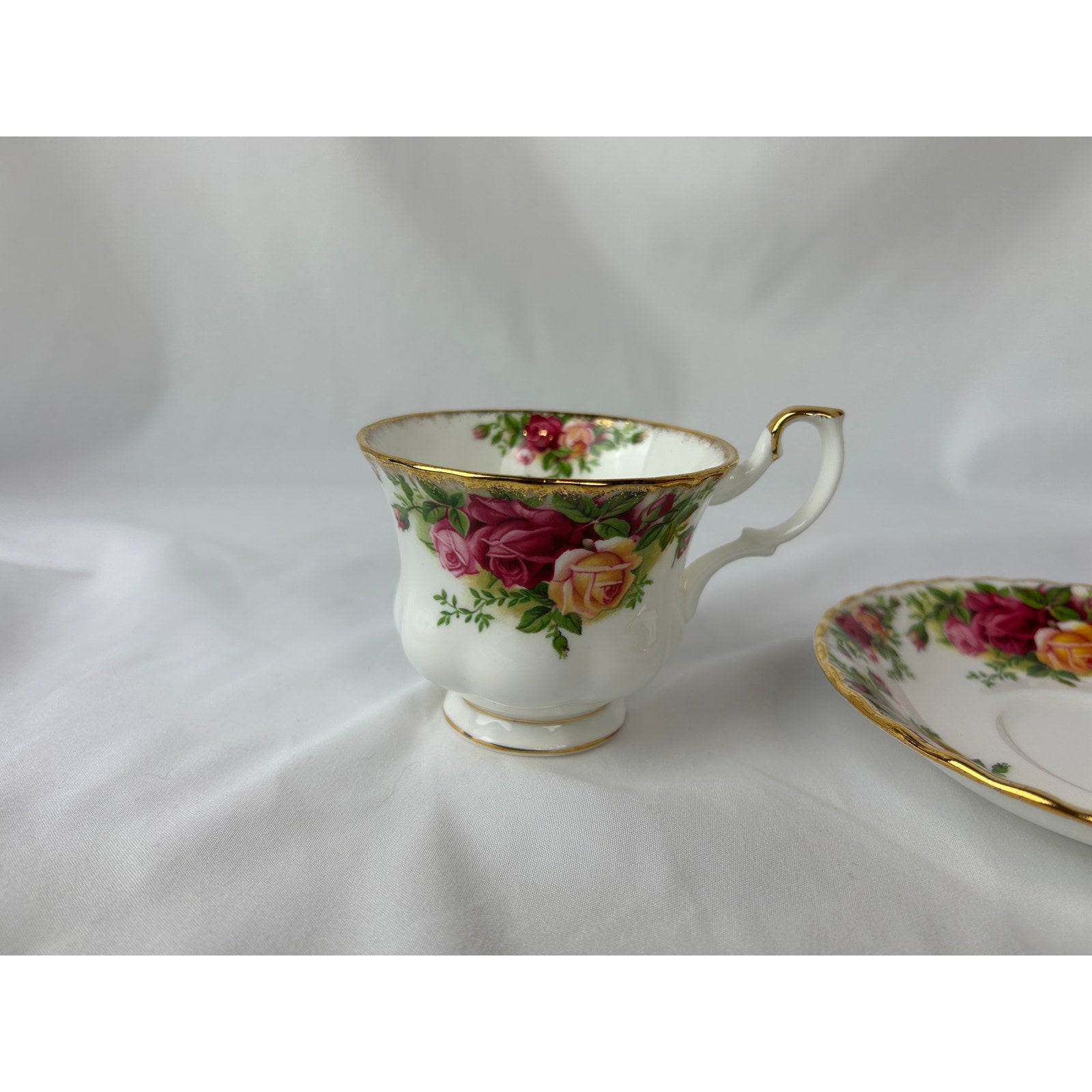 Vintage Royal Albert Old Country Roses Tea Cup and Saucer Bone China