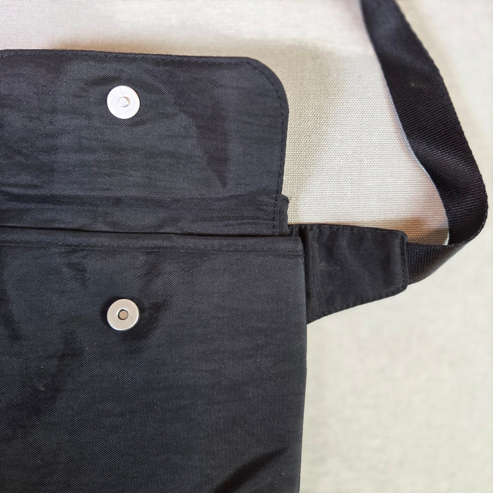 Baggallini Small Black Nylon Crossbody Travel Bag Compact Organizer